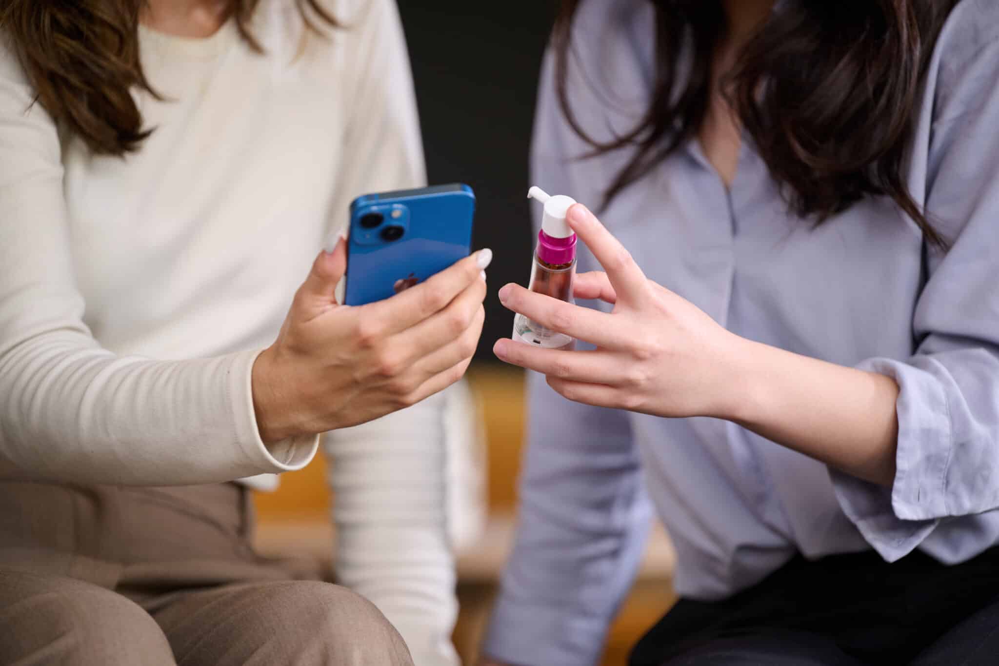 connected_device_allergy_pump_smartphone